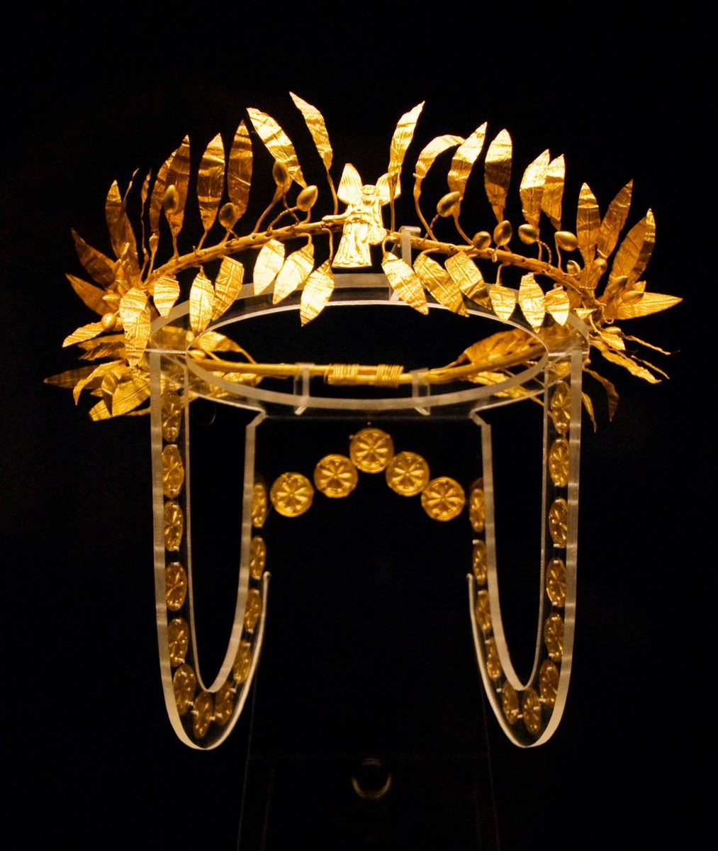 serbiaireland's tweet photo. A golden Thracian wreath from the burial of an Odrysian Aristocrat at the Golyamata Mogila tumulus, situated between the villages of Zlatinitsa and Malomirovo, Yambol region, Bulgaria. Dated to the mid 4th century BC...Just stunning... https://t.co/LvTDdzho22