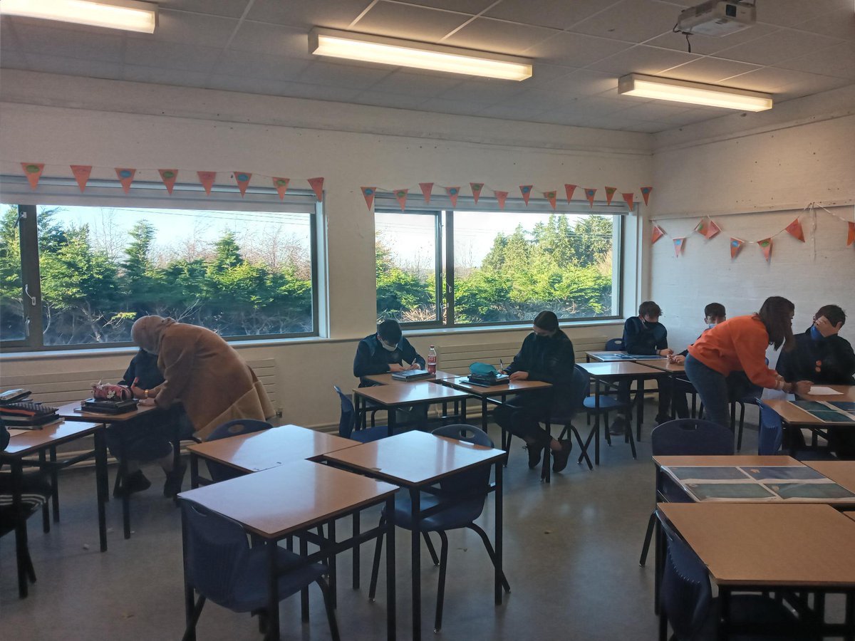 stkevsdunlavin's tweet photo. Congrats to all our students that took part in #ThinkLanguages2021 Our students enjoyed the experience immensely. From Arabic to Danish with many more languages in between. @languages_ie @langsconnect_ie #StartHereGoAnywhere https://t.co/y8WoD2RWMU @KWETB #FutureReadySkills ๐๐๏ธ https://t.co/XGILbZlH2D