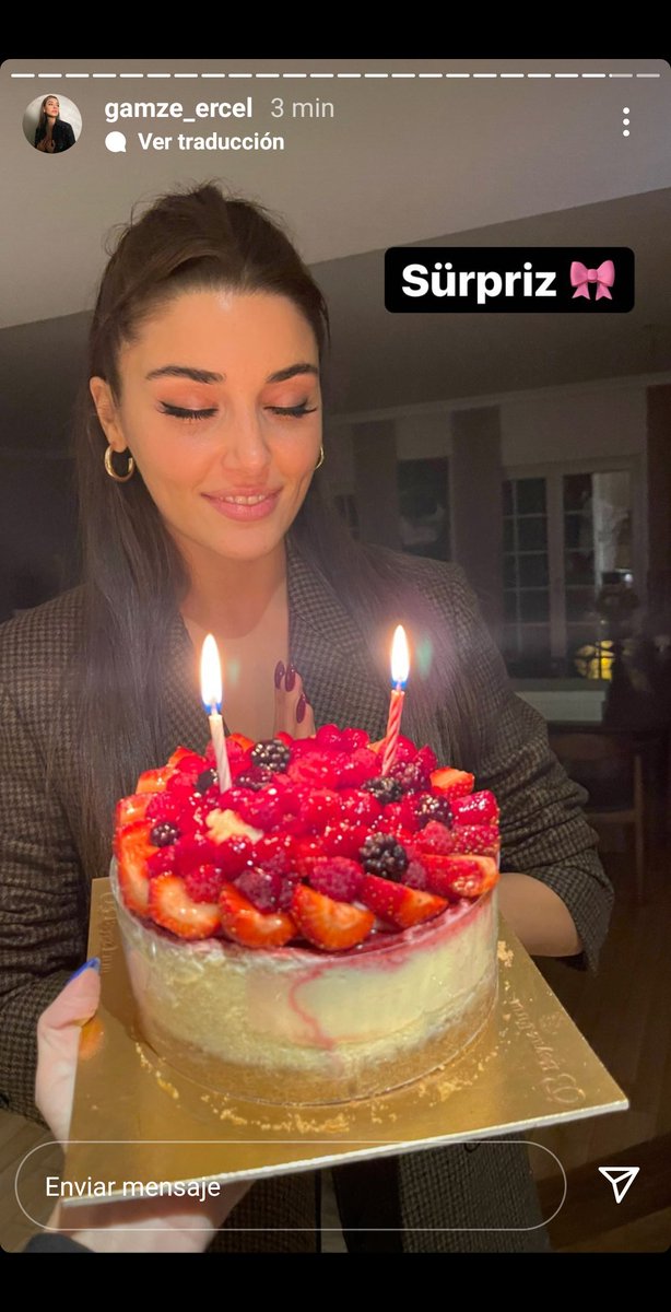 Veeeroonica's tweet photo. Que todos tus deseo se cumplan 💫#HappyBirthdayHandeErçel https://t.co/Cvhgs2tfm8