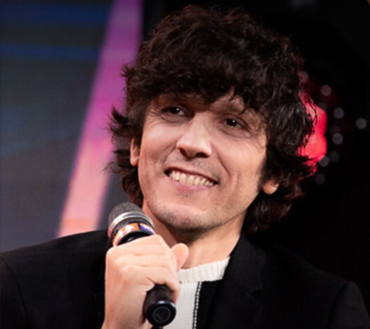 LuciaMirra2's tweet photo. Oggi è stato tutto perfetto e meraviglioso, una vera giornata dedicata tutta a Ermal e alla sua musica, resa ancora più speciale dall'anteprima della canzone e dell'uscita delle nuove date per i teatri🌹💛 #ErmalMetaDay #milanononesiste #ErmalMetaTeatri2022 @MetaErmal @famedalupi https://t.co/C4mYYSw91S