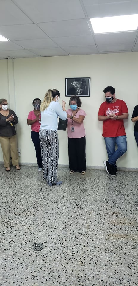 🔔El colectivo de la Dirección General de Desarrollo Organizacional de <a href="/finanzasprecios/">Ministerio de Finanzas y Precios Cuba</a> en sencillo y emotivo acto felicitó a la Cra. <a href="/MarielaMarronF/">Mariela Marrón</a> por el reconocimiento recibido en saludo al #60aniversarioDelSntap #AdministraciónPúblicaAlServicioDelPueblo #CubaVive 🇨🇺