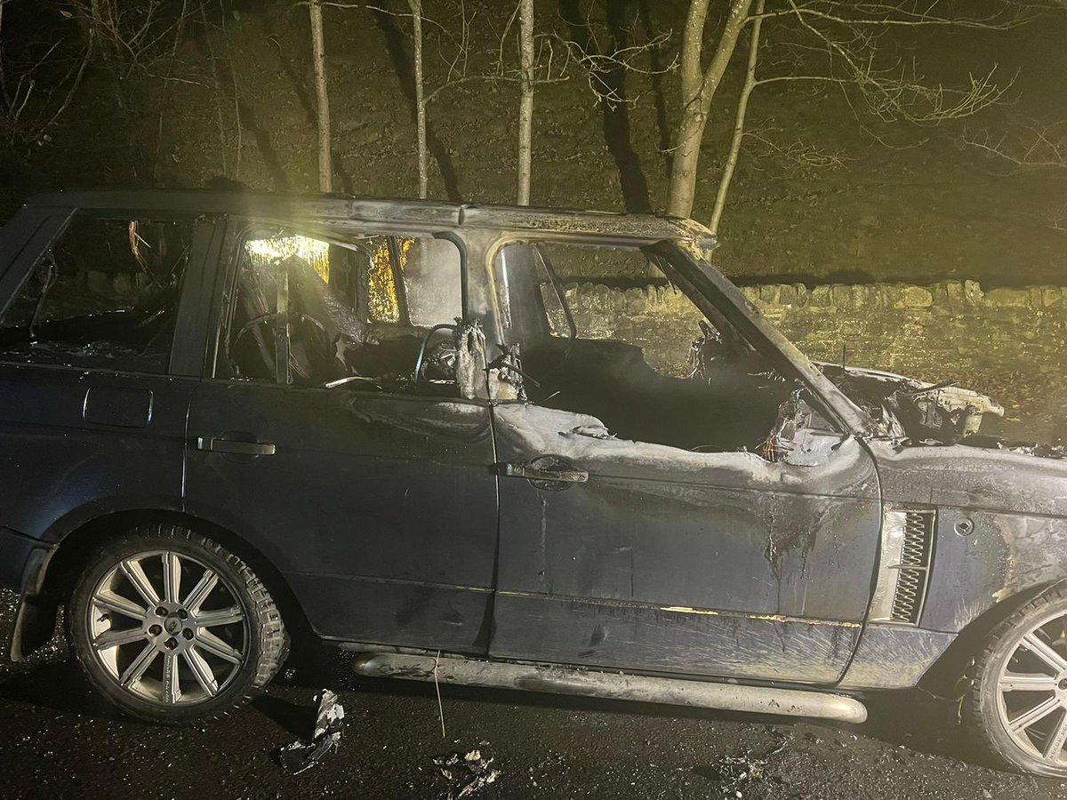 chapel_on's tweet photo. 2014hrs we attended a car fire on Chapel Road, Whaley.  The crews used 2 BA and hose reel jets to extinguish the fire. 🚒 @whaleyfire also in attendance #teamwork https://t.co/hUS0iTZ9V1