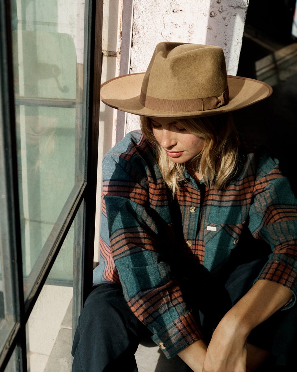 Fall(ing) for covet-ably cool essentials and easy outfits for all season long.