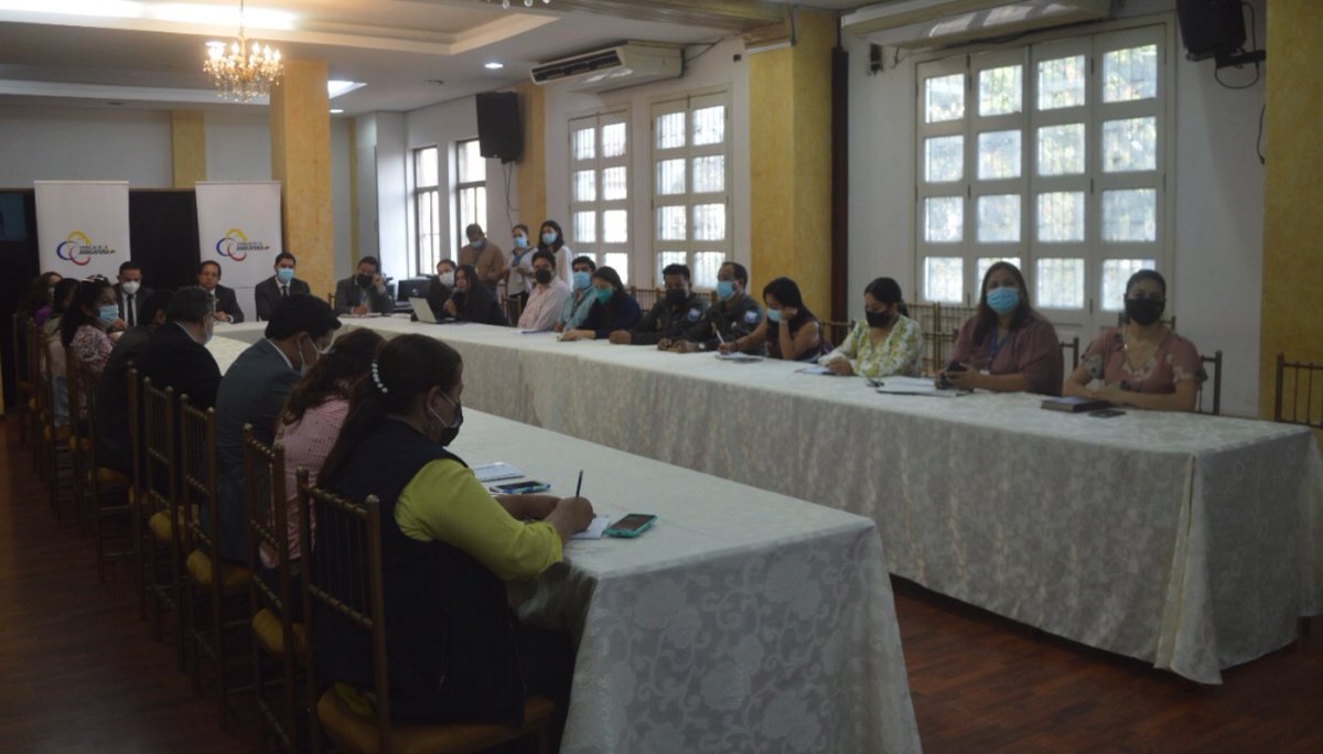 ManabiCJ's tweet photo. #MesaDeGénero | @VerdiCevallos, Director Provincial de @ManabiCJ, explica la importancia de las herramientas, #Femicidioec y el Módulo de Medidas de Protección Administrativas, implementadas por el #CJ para fortalecer la lucha contra la violencia de género. #ConcienciaNoViolencia https://t.co/Y5GSVJjAce