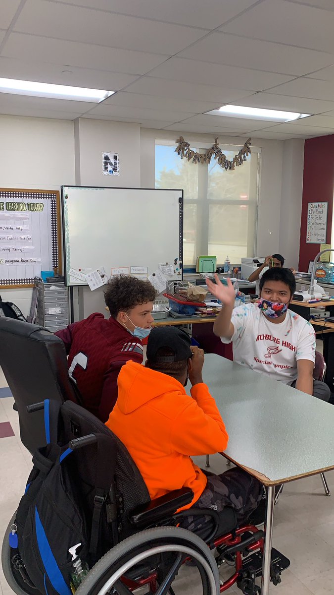 ms_searles's tweet photo. We practiced our Life Skills in room 147 today by making a Thanksgiving feast! https://t.co/vsxm7CbQCe