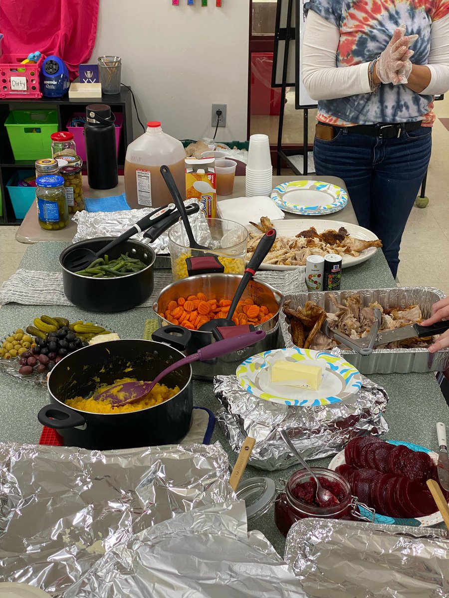 ms_searles's tweet photo. We practiced our Life Skills in room 147 today by making a Thanksgiving feast! https://t.co/vsxm7CbQCe