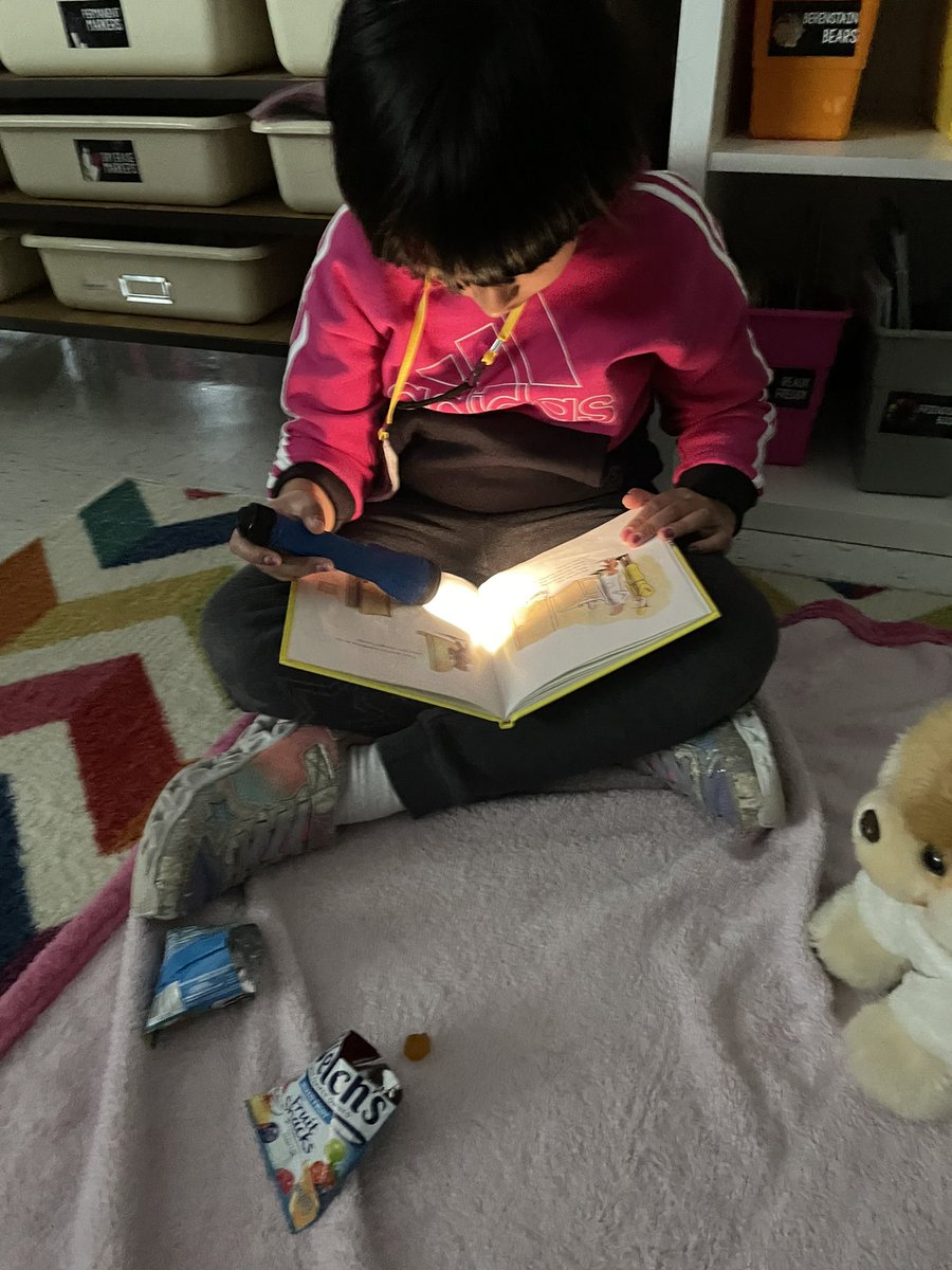 Celebrating our strong reading habits! <a href="/RLCPrincipal/">Diane Insari</a> <a href="/RLC_Coyotes/">Rosa Lee Carter ES</a>