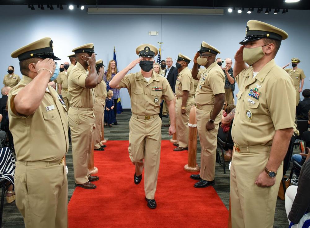 NRD_SanDiego's tweet photo. Becoming the Chief
16 #NTAGHouston Sailors Don Anchors During #PinningCeremony
Lone Star Flight Museum in Houston, Texas
https://t.co/q5Y5wk8zWi
#KnowYourMil #ForgedByTheSea @AmericasNavy #NavyRecruiter @USNRecruiter @USNavy @MyNAVYHR #AskTheChief #ChiefsMess #GoldFouledAnchors https://t.co/BoA8mJSibG