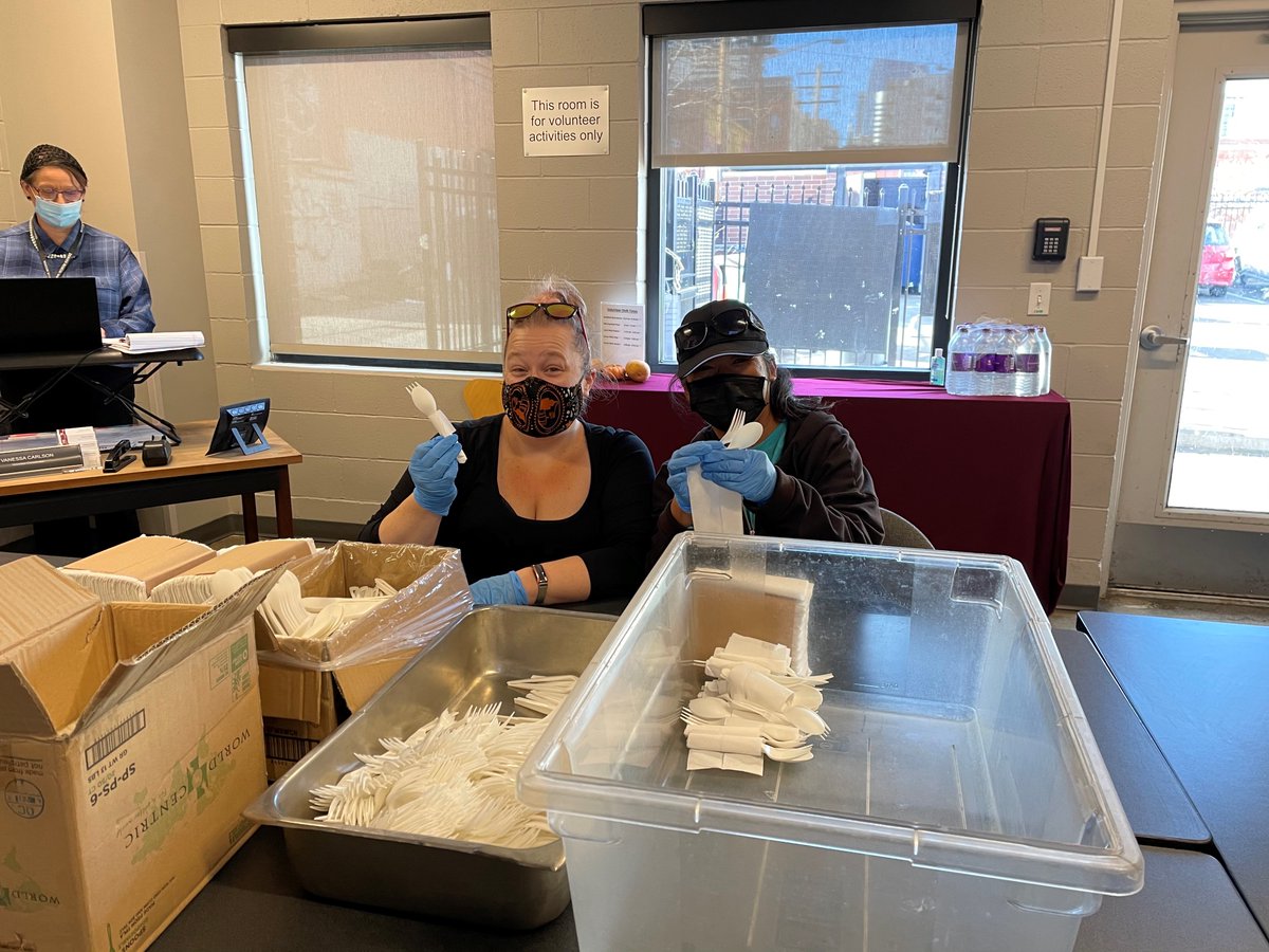 denverrescue's tweet photo. What's that we see? Our #TurkeyCam has caught some kindness in action... check out these amazing supporters helping with our #TurkeyDrive this year.
Thank YOU to the wonderful teams from #PayTech, #PacificWesternBank, #MegastarFinancial, and #SheridanRoss! #GetGobbled https://t.co/QLocCdY8KJ