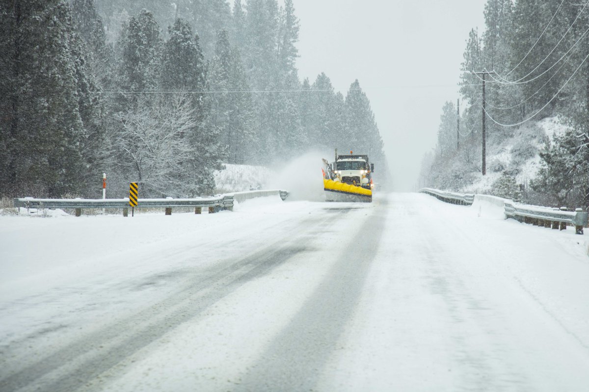 IdahoITD's tweet photo. Happy Thanksgiving, Idaho! Let's not forget those who make it possible. As always, this year we're grateful for our own employees and fellow emergency responders who work around the clock to keep roadways safe and open for holiday travel. #drivewellidaho https://t.co/1oVfeUgwwm