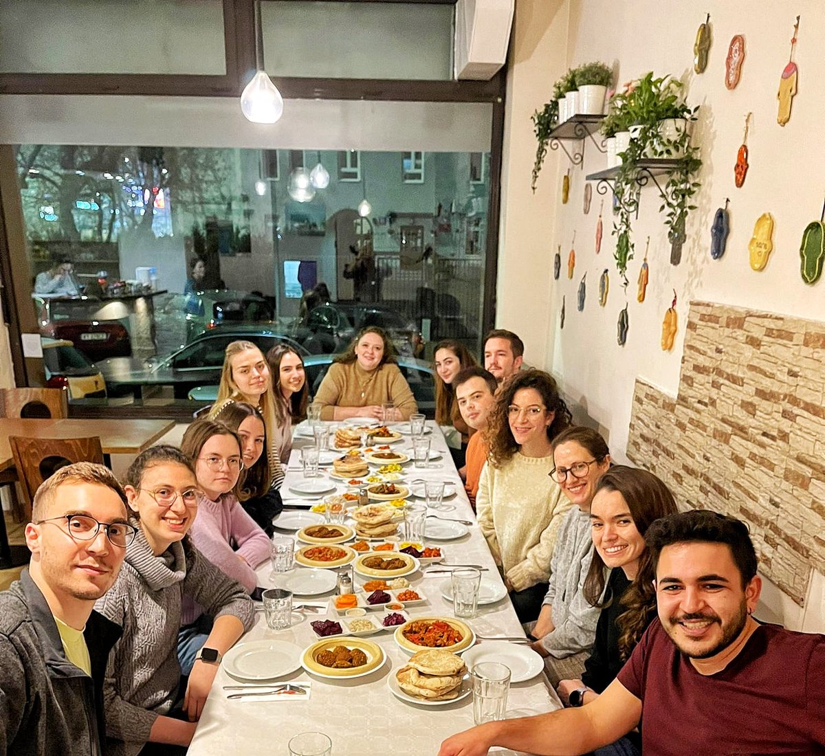 IritYakhnes's tweet photo. Had a great evening with an amazing group of 🇮🇱 students!
We all rolled up our sleeves and started preparing the care packages @FTDepths and @IsraelinPoland will help deliver to Righteous Among the Nations across 🇵🇱 for Hanukkah and the upcoming holiday season!
🕎☃️🌲 https://t.co/SzDxI8vzMx