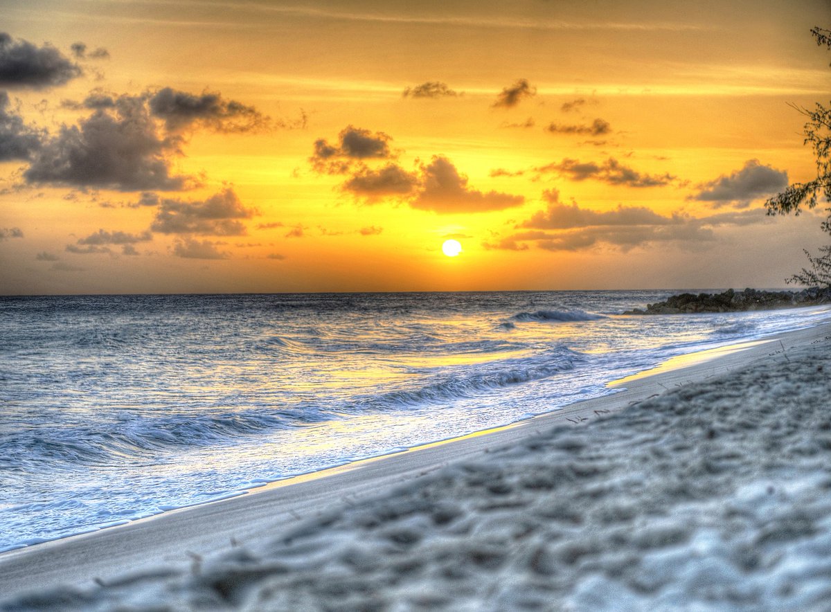 intheolivegrov1's tweet photo. This week we want to see your #Top4Clouds Pics!
Join the #Top4Theme Fun &amp; Share Your #Cloudy #Memories!
Tag @Giselleinmotion @Touchse @CharlesMcCool
 @perthtravelers
Our favorite town beach, MA
#Mexico 
#Bardados
#NewRiverGorgeBridgeNP https://t.co/hp7rvkWztr