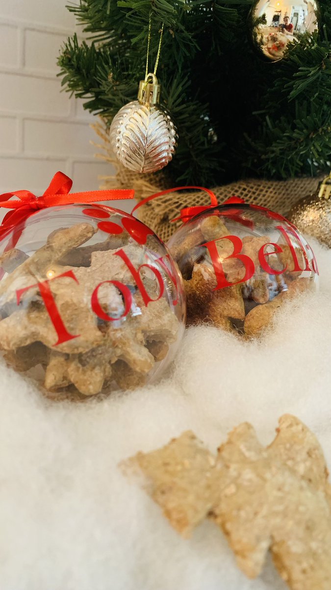 bellasbakeryve's tweet photo. Las bambalinas personalizadas y rellenas con galletas para perros, más espectaculares de Caracas. #navidad https://t.co/f09Ln6xijT