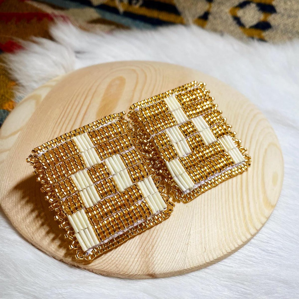 EvaAngus4's tweet photo. ‼️RAFFLE‼️

✨Porcupine Quill Gold Basket Earrings✨

3 Chances to win 

TICKETS:
$5 each, or 5 for $20

leave a “🤍”, # of tickets, &amp; your IG handle 

Cashapp: $haidahunny
Venmo: @eangus01
PayPal: Eva.samone.a@gmail.com

✨drawing date/time TBA✨ https://t.co/oq8fm66e0r