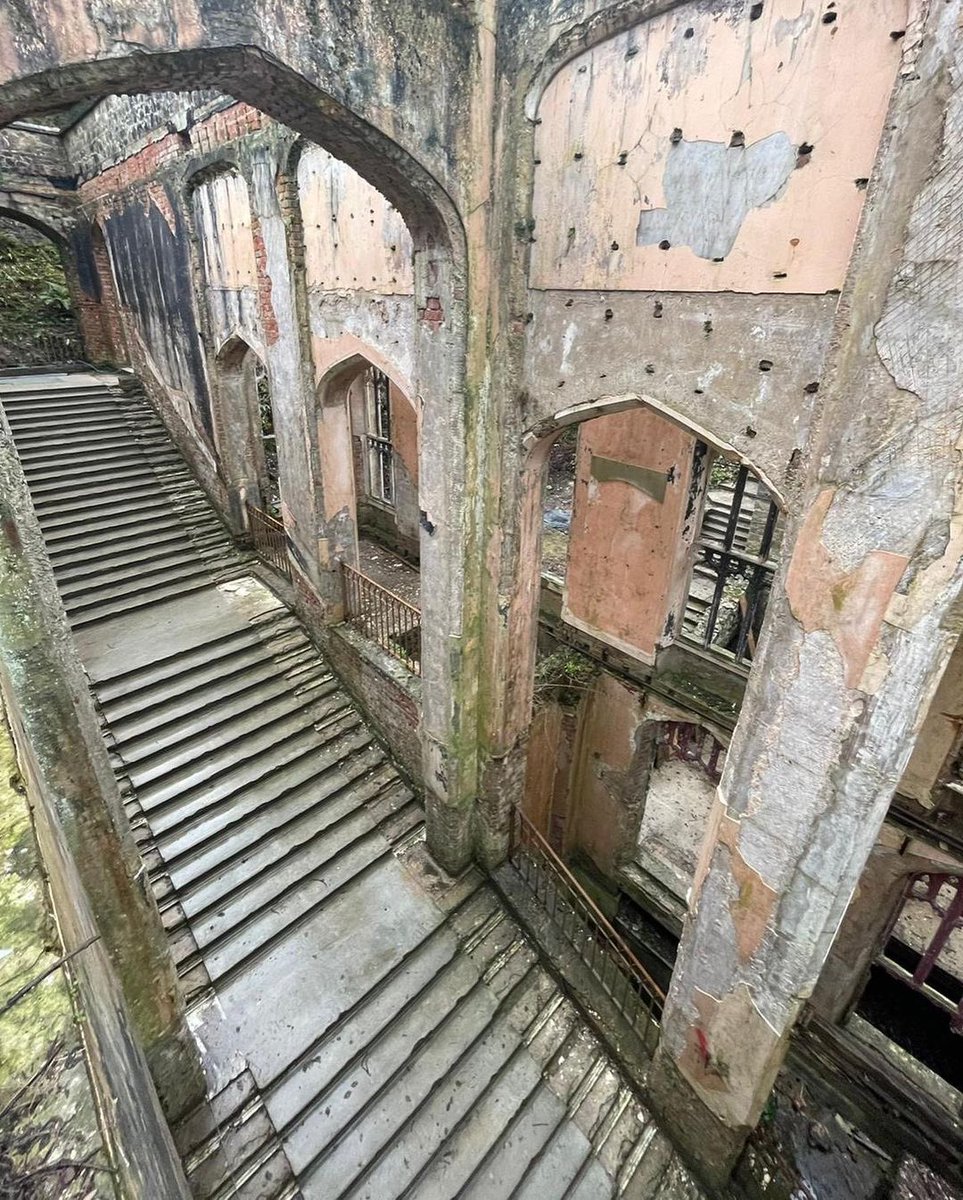 The marble staircase at Gwrych Castle was once named one One of the ‘Seven Wonders of Wales’ before the castle was the victim of arson, theft and vandalism. 

We hope to bring this area back to its former glory one day! #ImACeleb gwrychcastle.co.uk/support/
