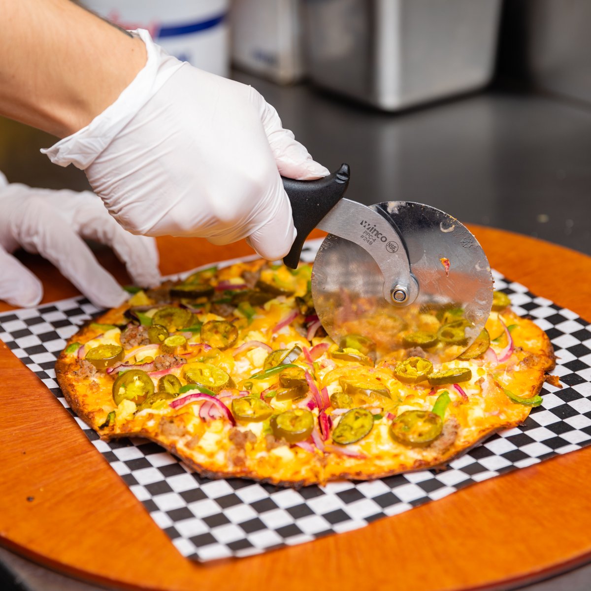 WeArePizzaMia's tweet photo. The pumpkin pie can wait until Thursday. Today, grab a slice of this pie. 🍕 #FreshPizza https://t.co/R8dJ6FG0gy
