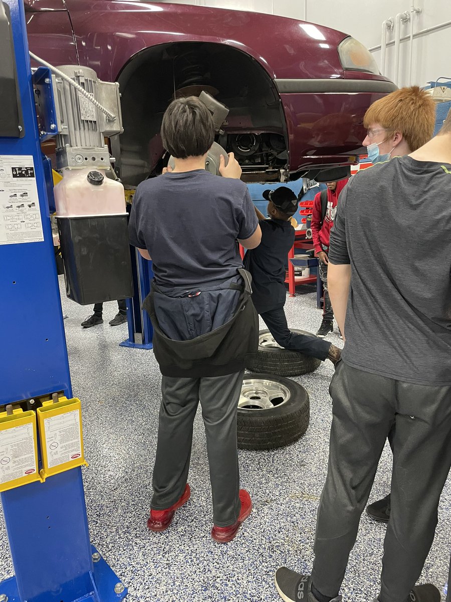 Angie_SchCoun's tweet photo. T-Hawks exploring the programs offered at DRL Butler Tech today. @EAST_HAWKS https://t.co/fFmBDHjx55