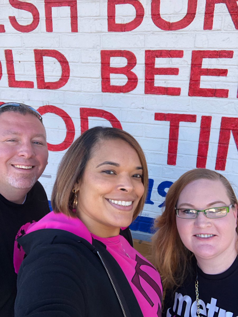 Great lunch and meeting with @DPorter1976 and one of our Metro by T-Mobile DMs of Wireless Time. @aunt_didi @danard262 @reyna_leise @MitchClabeaux @emilynellf #MakingPlansToChangeTheGame #GoGrowWin