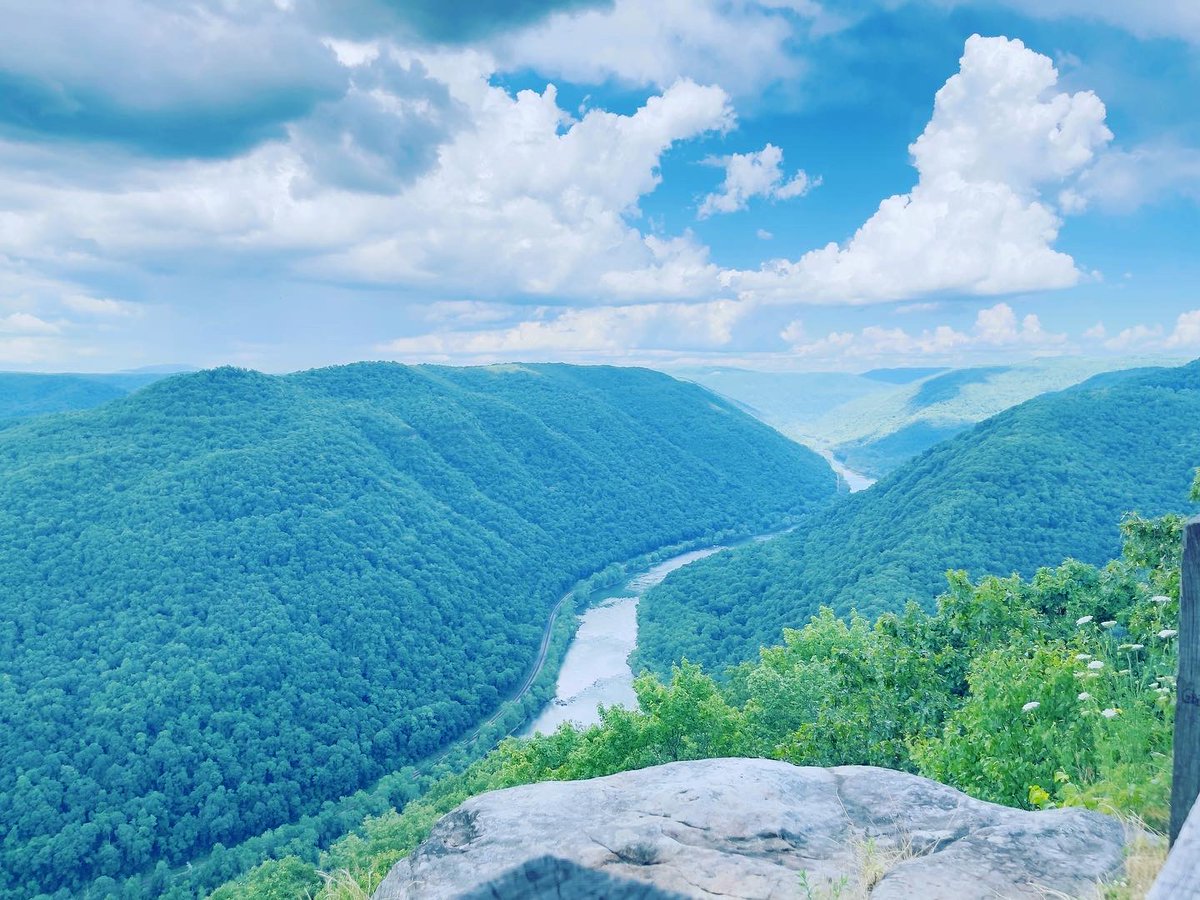 intheolivegrov1's tweet photo. This week we want to see your #Top4Clouds Pics!
Join the #Top4Theme Fun &amp; Share Your #Cloudy #Memories!
Tag @Giselleinmotion @Touchse @CharlesMcCool
 @perthtravelers
Our favorite town beach, MA
#Mexico 
#Bardados
#NewRiverGorgeBridgeNP https://t.co/hp7rvkWztr