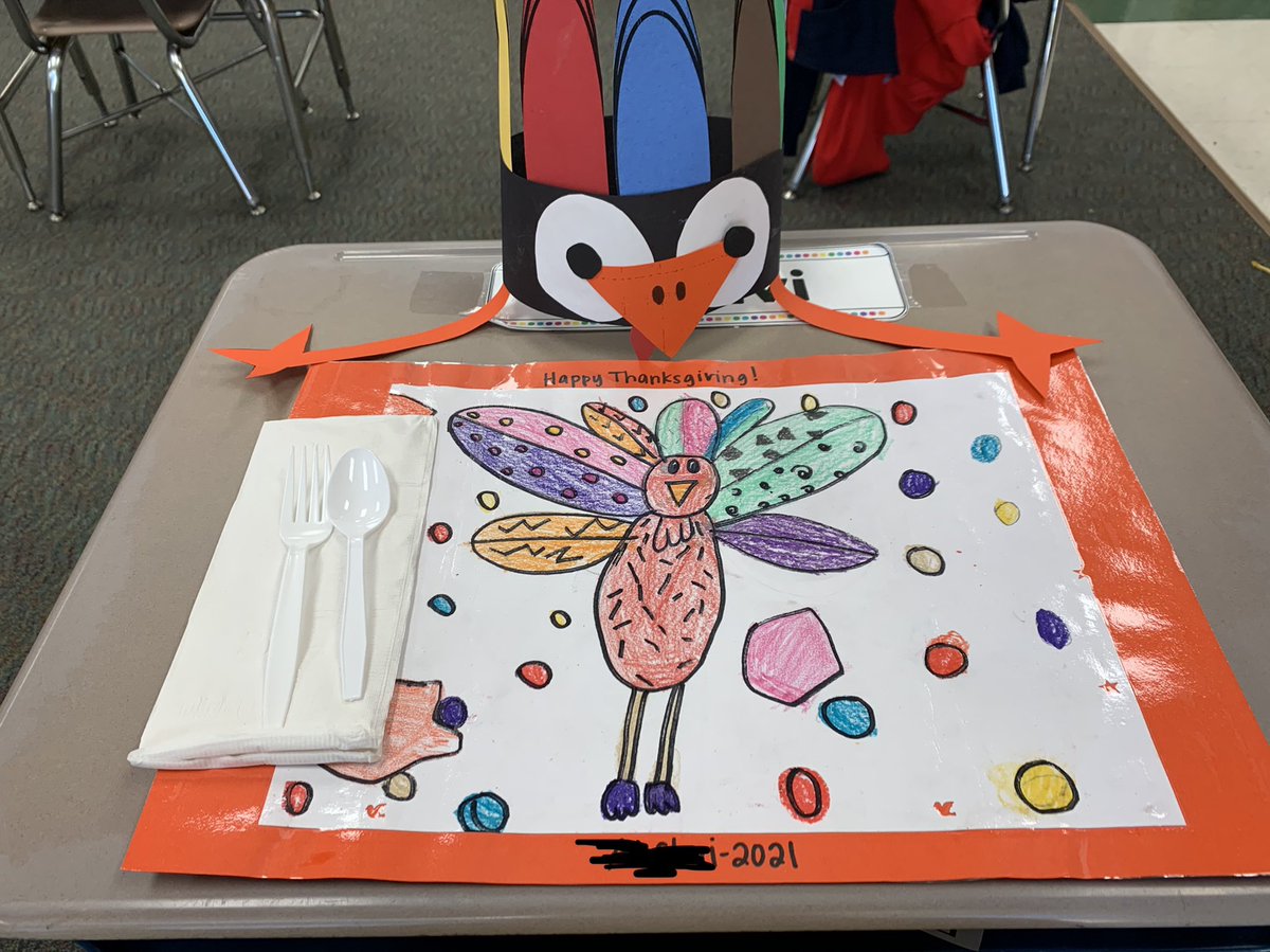 A feast fit for a ✨kindergartener✨ So much fun celebrating Thanksgiving with my favorite littles today! Any guesses on which yummy food we ran out of first?