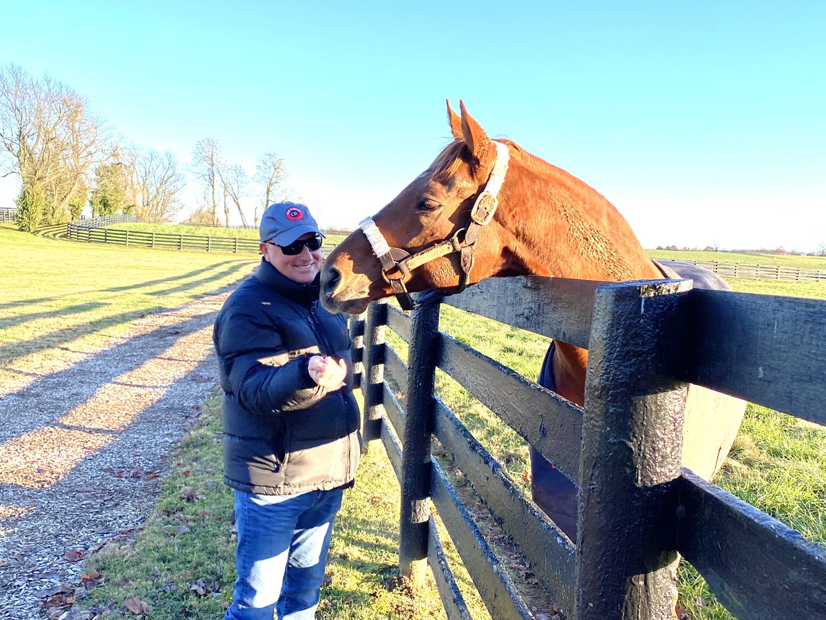 13thoroughbreds's tweet photo. Gun Runner had a visitor yesterday afternoon. Scott Blasi, who spent every single day with Gunny when he was racing, stopped by to visit his buddy. They were so happy to see each other. Gunny only tried to bite Scott twice ๐. Love nips of course. #GunRunner #ThreeChimneysFarm https://t.co/JZIsK6oegj