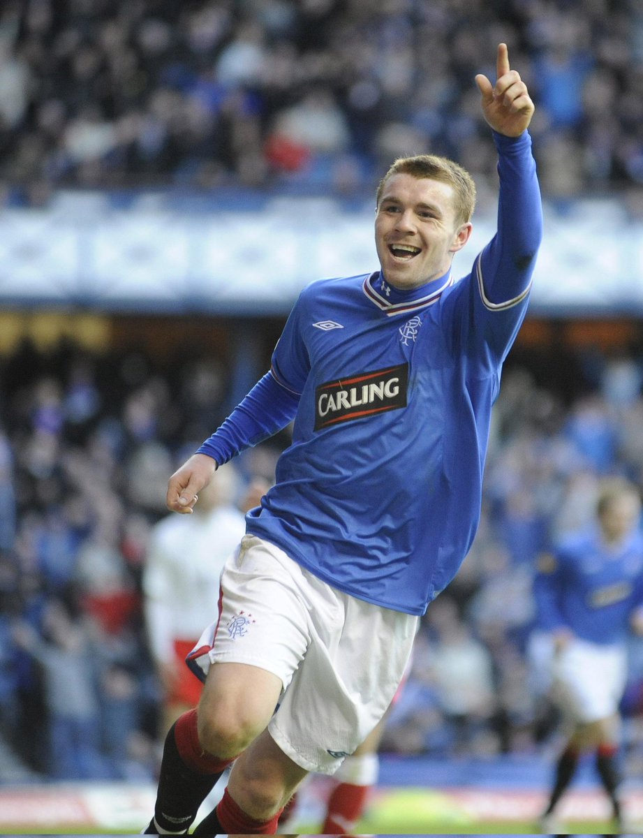 The committee & members of the club would like to wish former Rangers midfielder John Fleck all the best & wish him a quick return to the pitch after he collapsed during Sheffield Utd's 1-0 win over Reading. 

#RangersFamily #OnceABearAlwaysABear #WATP