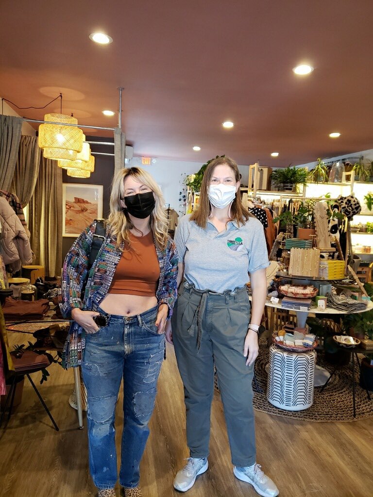 BSSLosAngeles's tweet photo. Today we were out talking about the Rock the Blvd street improvement project Thank you @zweet_cafe @swork_coffee @senor_fish @transportskateshop @haleysolar @TERA90041 @ernc_la 
@kdeleonCD14 
Learn more at an online meeting on Dec 5 or 9 RSVP here: https://t.co/NhqvccpXCS https://t.co/Abud8yUTbz