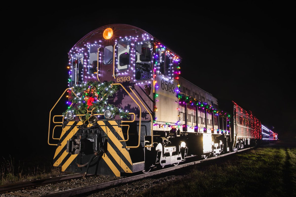 familyfunyyz's tweet image. Join Santa and his Chief Elf at the North Pole on Santa's Magical Adventure hosted by @WCRailway, while you enjoy a ride on a historical train in the beautiful countryside. 

Chug along into our website for more information!

#familyfuntoronto #familyfunyyz #WCRailway #waterloo