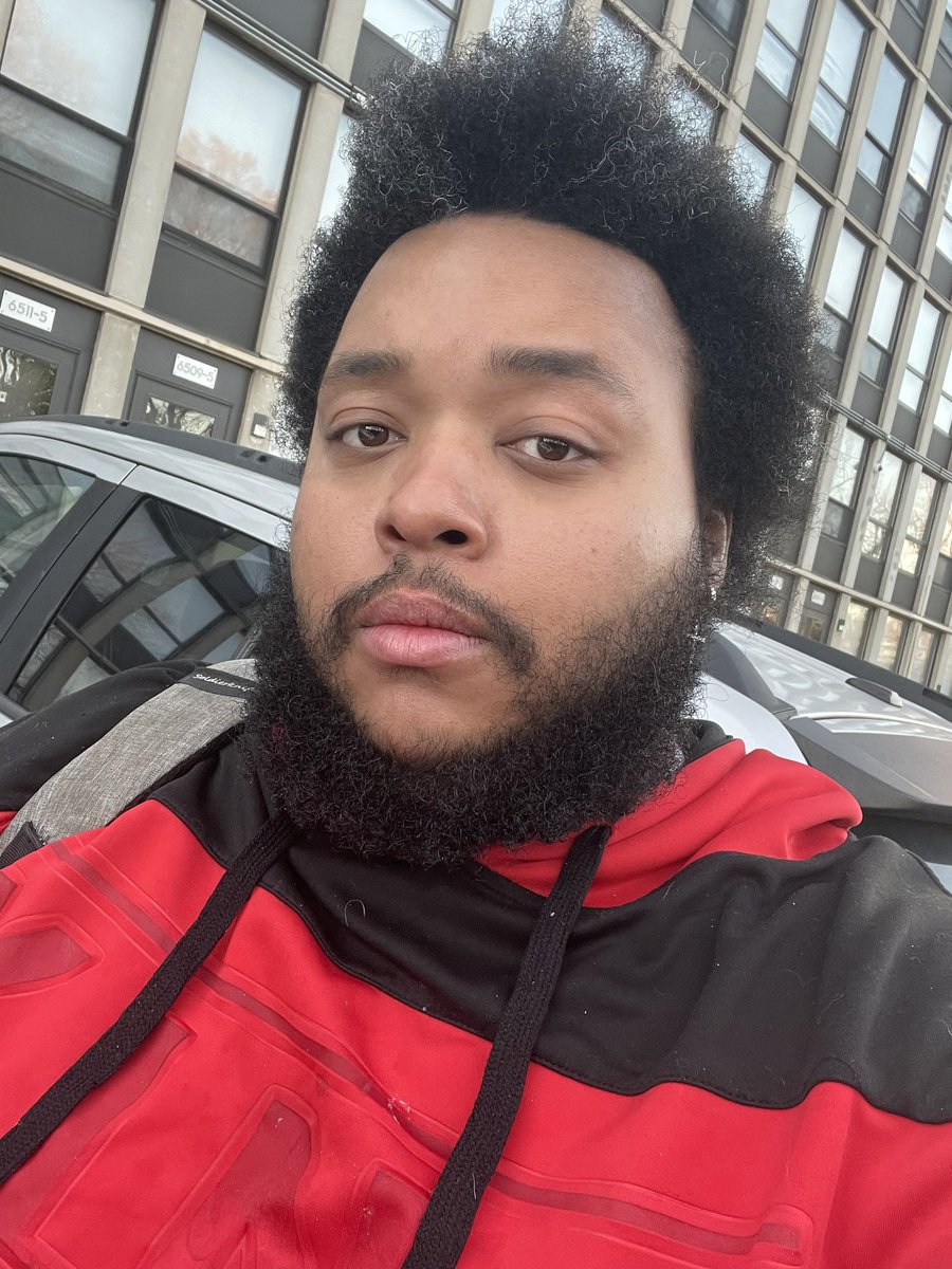 The ‘fro is getting ACTIVE. 

Plus my skin is looking well. I’m proud ⚡️