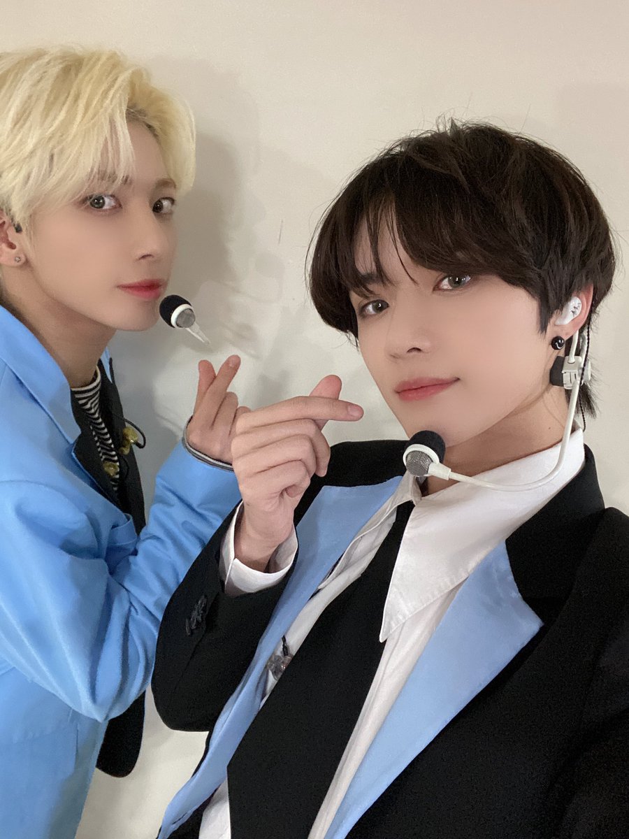 intoTXTchapter's tweet photo. ㅤㅤ⭑ 𝗼𝗇𝖾 𝗱𝗋𝖾𝖺𝗆 ㅤ‹ㅤ✩ㅤneɯ ⸝ .ㅤᥙρdᥲtᥱ!    ▭▬    [ #MCNR_1STCB + #SPRINGWithMCNR ]

Nuestra propia kitty gang se coló por los pasillos de la casa y llegó hasta el tan esperado regreso de @MCNR_twt (๑♡⌓♡๑) ¡muchísimas felicidades a estos chiquillos! https://t.co/jzn7mjZY4u
