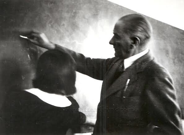 ftrsdu's tweet photo. Öğretmenler; Yeni nesli, Cumhuriyetin fedakâr öğretmen ve eğitimcilerini, sizler yetiştireceksiniz ve yeni nesil, sizin eseriniz olacaktır…
M.Kemal ATATÜRK
Başta Başöğretmen Mustafa Kemal Atatürk olmak üzere tüm öğretmenlerimizin Öğretmenler Günü kutlu olsun 💐 https://t.co/YhIrPrvGG2