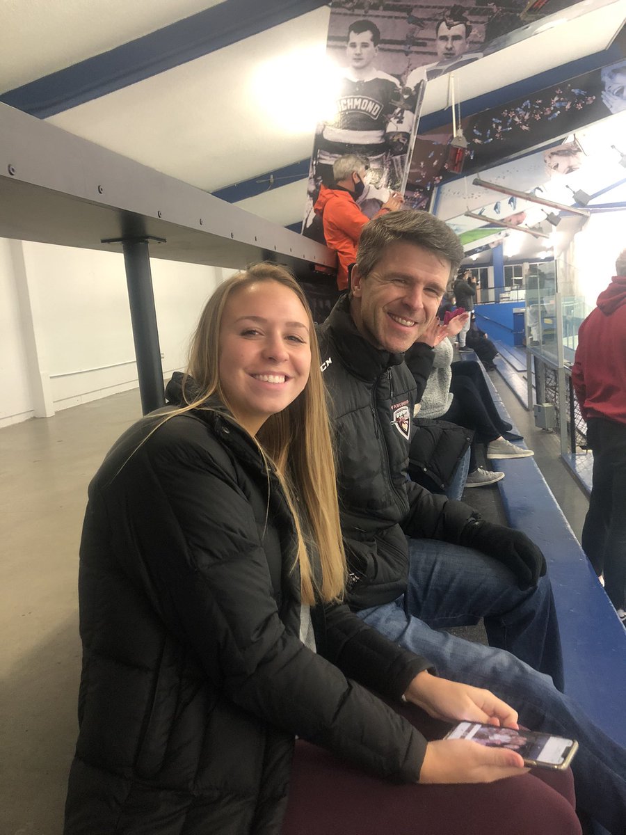kmccambridge2's tweet photo. Finally get to spend time with my amazing daughter! ❤️ #collegebreak https://t.co/DqBa31Ir6O