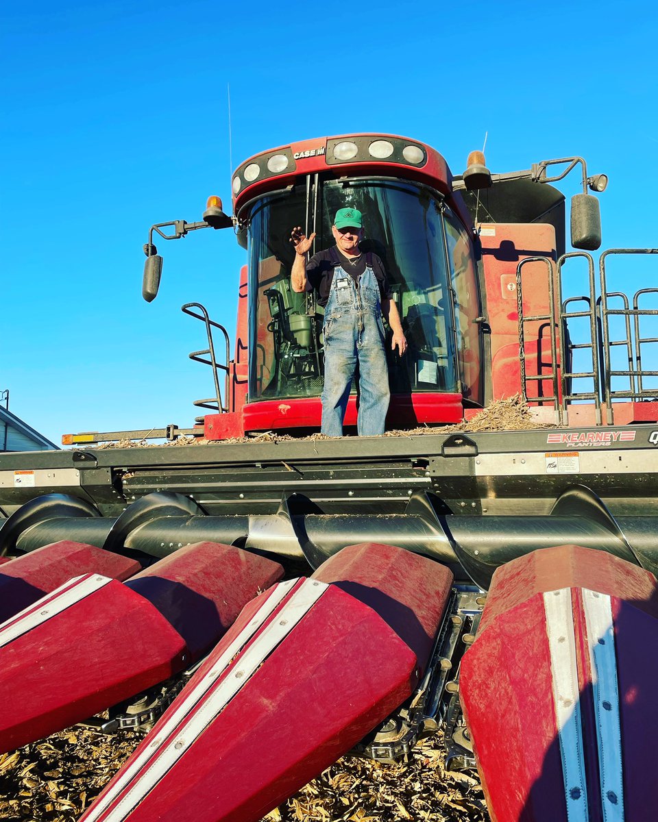 April_Jackman's tweet photo. Farmer Myles. Aka Dad. 

#corn #harvest21 #fromthefield #ridealong https://t.co/vfBiPhA9B9
