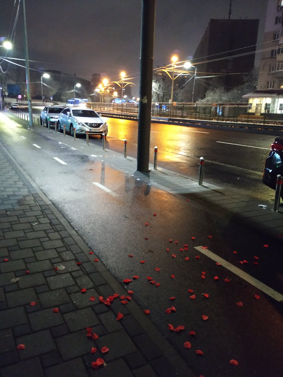 moonsiver's tweet photo. Кого-то отшили или у кого-то на асфальте возле форы был первый раз?
#кпи https://t.co/jQBC3e1LYa