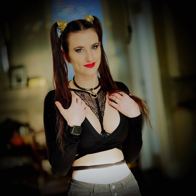 Lace makes me feel the embrace. La dentelle me fait sentir &ccedil;a tutelle. #mariandelacroix #poetry #lace<a href="/tag/lace"class="tags"><span>#lace</span></a><a href="/tag/poetry"class="tags"><span>#poetry</span></a><a href="/tag/gold"class="tags"><span>#gold</span></a><a href="/tag/redlips"class="tags"><span>#redlips</span></a><a href="/tag/rouge"class="tags"><span>#rouge</span></a><a href="/tag/dimples"class="tags"><span>#dimples</span></a><a href="/tag/collar"class="tags"><span>#collar</span></a>