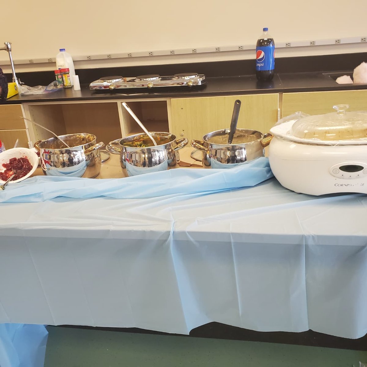 CmtySch_HA's tweet photo. Today, Mrs.Lewis &amp; Mrs.Dellapenta's class hosted a "Thankful Meal" for their students &amp; a few other classes. Students also wrote things that they were thankful for! #Retweet &amp; tell us what you're thankful for! https://t.co/81d7UrmbCo