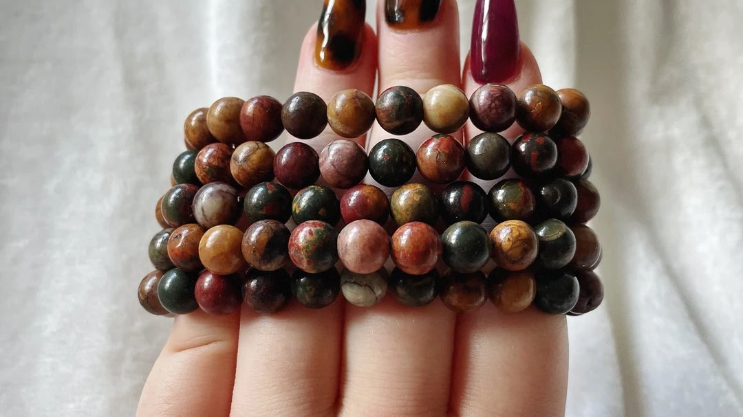 whimsycrystals's tweet photo. our crystal bracelets are the ✨perfect✨ stocking stuffer!🎅🏼⭐️ https://t.co/3zb8RRxzlg