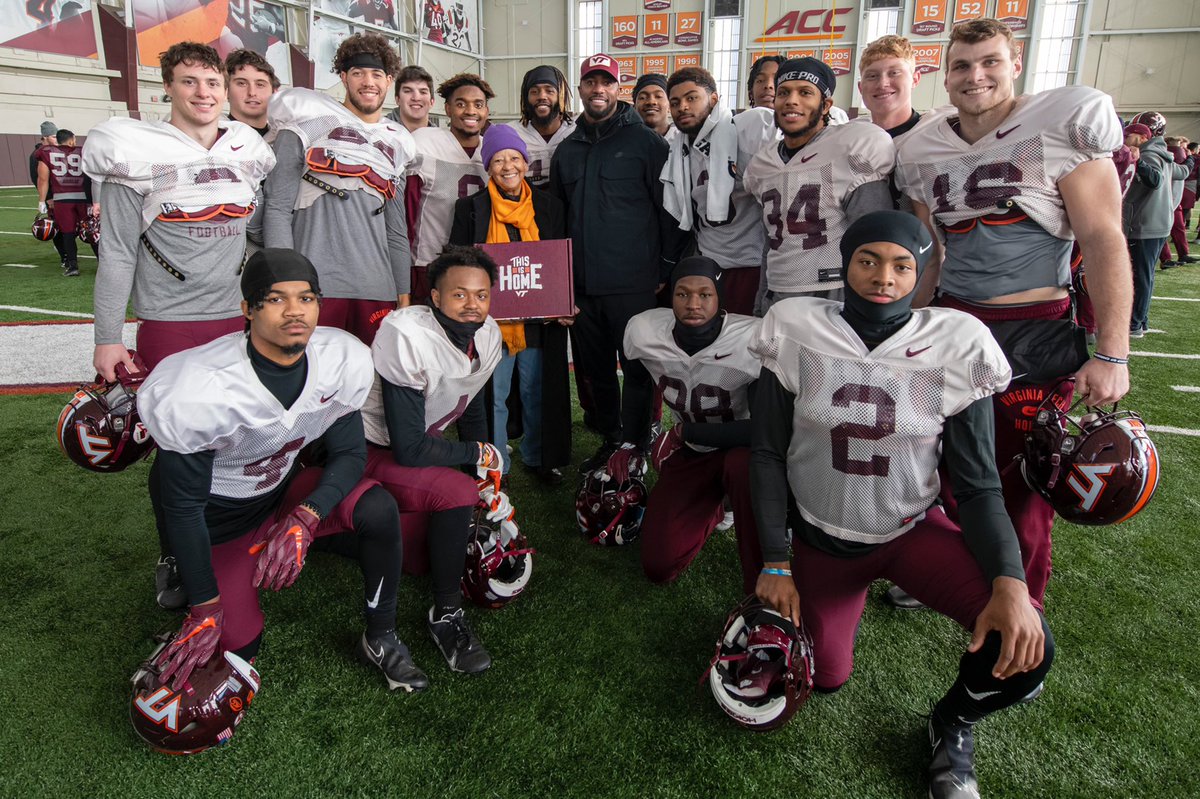 Jafar_Williams's tweet photo. Amazing listening to Nikki Giovanni today. What a great representative of Hokie Nation, But also the entire world. Great speech today from a GIANT WOMAN!!! https://t.co/PG1mknLjkw