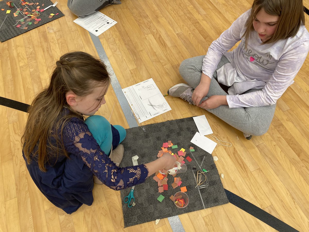 Mrs. Frost and Ss actively involved in problem solving and divergent thinking!@WestClerGifted #wcgifted <a href="/CloughPikeElem/">Clough Pike</a>