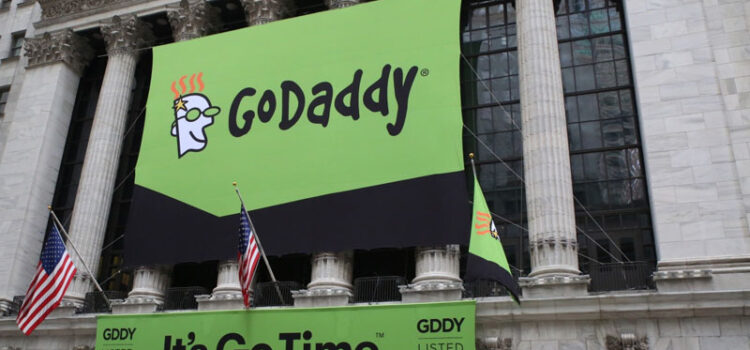 mismatso's tweet photo. GoDaddy —el gigante de registro de dominios de Internet—, sufrió un ciberataque que comprometió su servicio de alojamiento; se expusieron direcciones de correo electrónico y credenciales de inicio de sesión de WordPress de 1,2 millones de clientes.

https://t.co/ySgQe35QLQ https://t.co/s1udMV3NCs