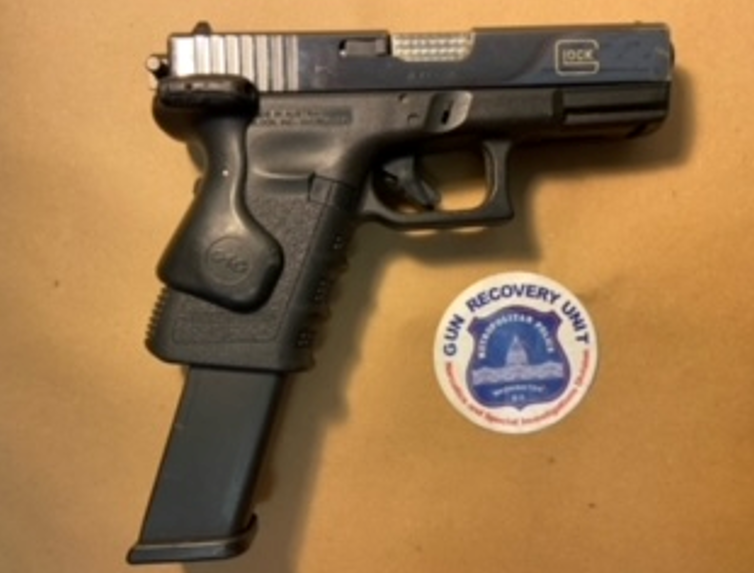 DCPoliceDept's tweet photo. In the last week, #DCPolice officers removed 51 illegal firearms from the streets of #DC and out of the hands of criminals.
#FirearmsFlashback https://t.co/qy4vj1rcGl