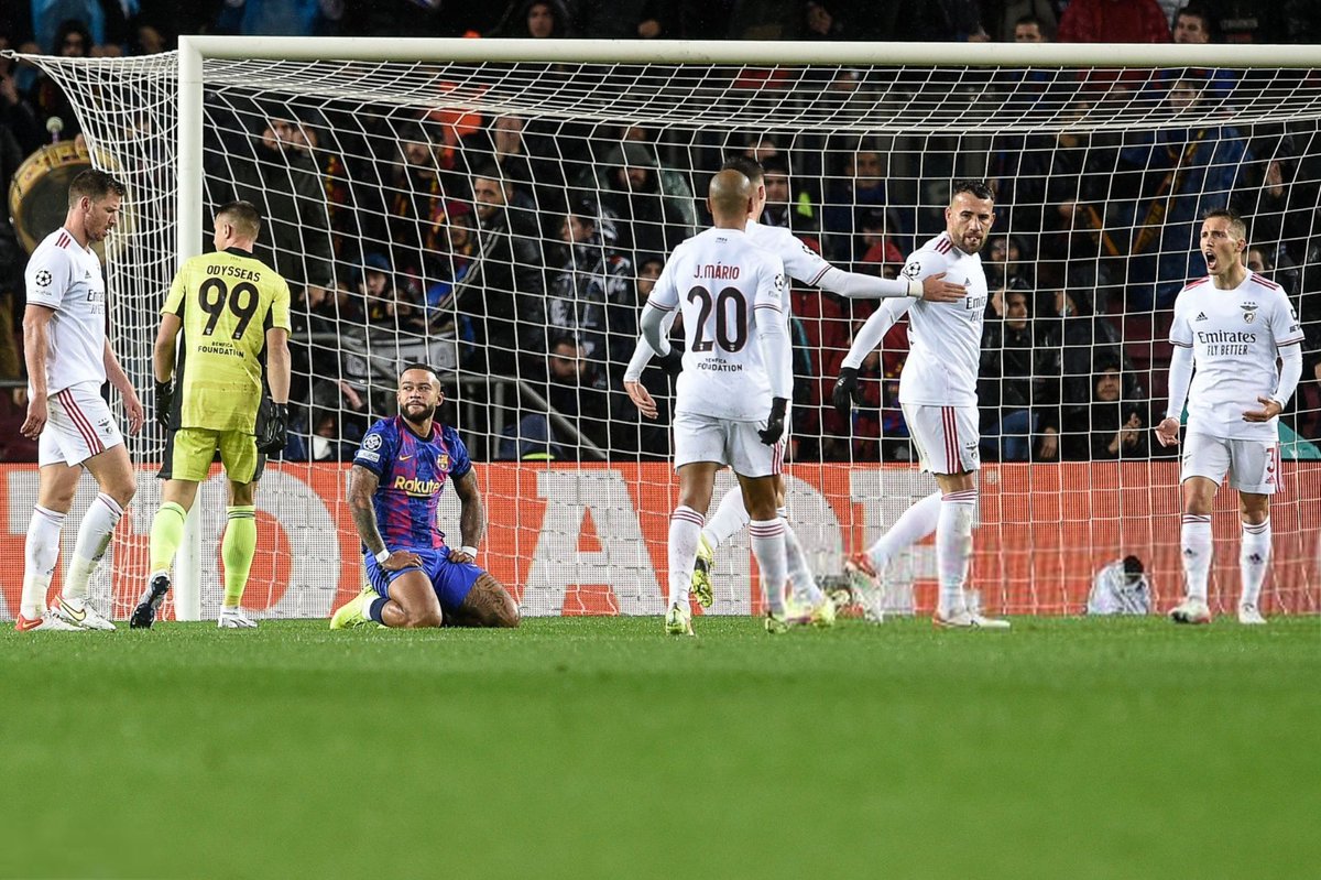 Notamendi30's tweet photo. Lutamos até ao fim! 🦅
Apesar de não termos conseguido os merecidos 3 pontos, estamos felizes por termos obtido um ponto, no mítico Camp Nou! 🔴⚪
Clean sheet ✅
#EPluribusUnum https://t.co/gIVOr0gU2A