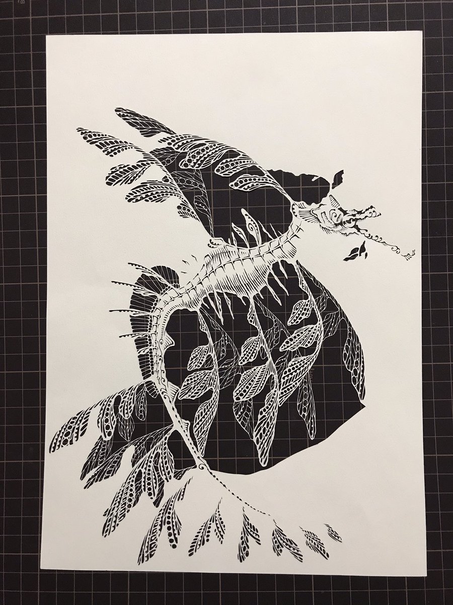 完成直前のこの状態が割と好きです。
#切り絵 