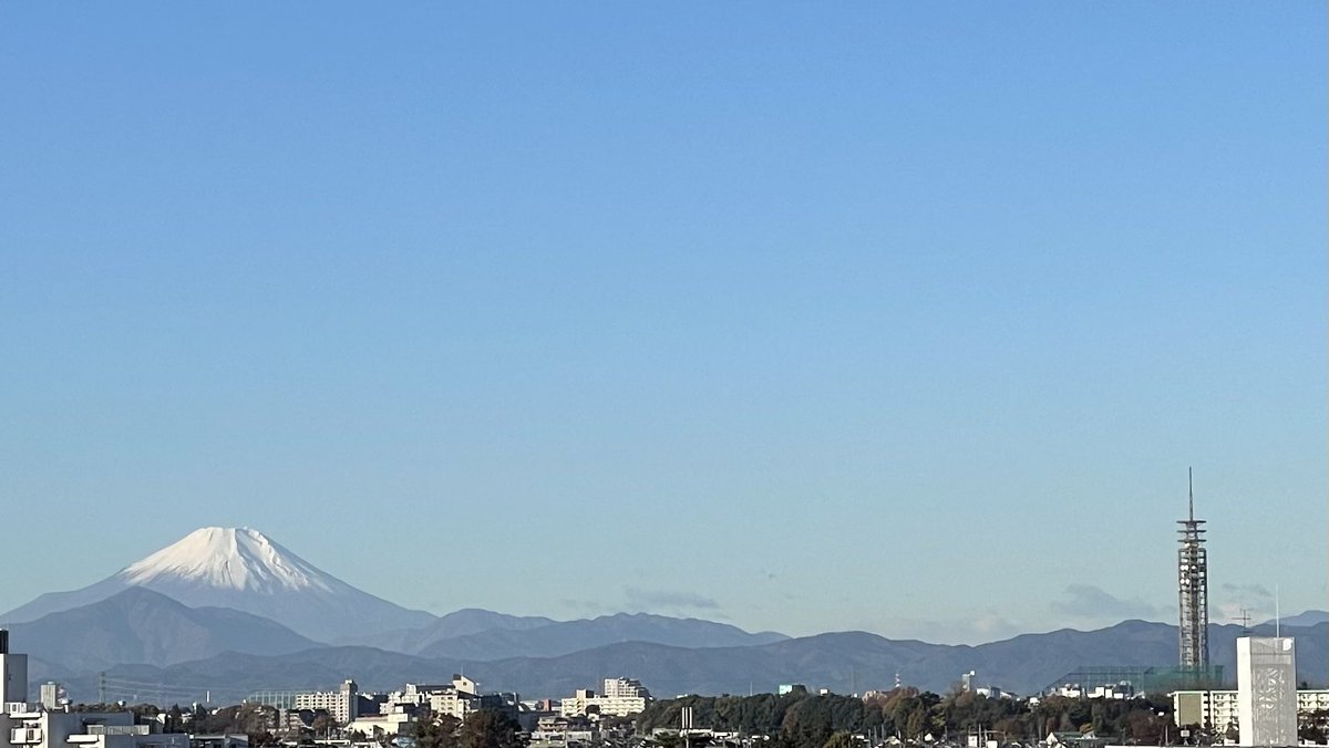 富士山も保谷からバッチリ🗻 西武池袋線で池袋方面へ通勤・通学の人は、向かって右側に陣取ってみて✋ 大泉学園から先の高架で、車窓から富士山が綺麗に見えるはず