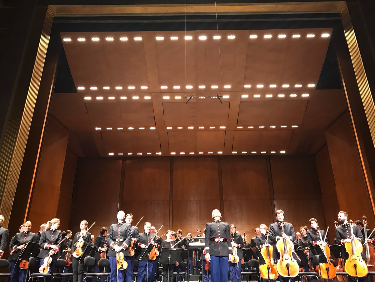 FredericEncel's tweet photo. Dans le somptueux Théâtre des Champs-Élysées, la Garde républicaine vient d’interpréter la 9è Symphonie de Dvorak dans le cadre d’une soirée organisée par le Mémorial de la Shoah. Beau symbole du rempart de la République et des Arts face à la barbarie et à ses ignobles négateurs. https://t.co/4YsDAumEWg