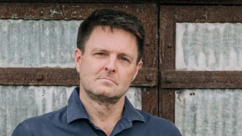 'Sweeps' is "poised and punchy", 'The Company She Keeps' is a "spiralling, clean-limbed, spacious and stunning slice of charm and chime" and full EP 'Drone Etiquette' from <a href="/PersianLeaps/">The Persian Leaps</a> is a catchy banger, per #DancingAboutArchitecture ~ tinyurl.com/mmubeaxe <a href="/LandSkiRecords/">Land Ski Records</a>