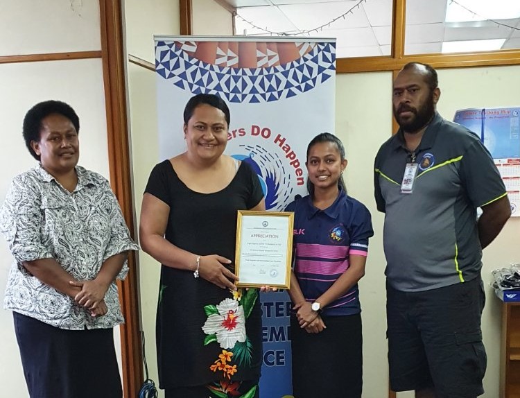 FijiNDRMO's tweet photo. Kudos to the 🇫🇯 #FEMAT team for their recognition of @FijiNDMO's assistance &amp; support towards Govt's #COVID19 operations. This morning, Director NDMO @SokoVasiti received this Certificate from the #FEMAT team as a token of appreciation.

#OnlyTogether https://t.co/bcu415fDxl