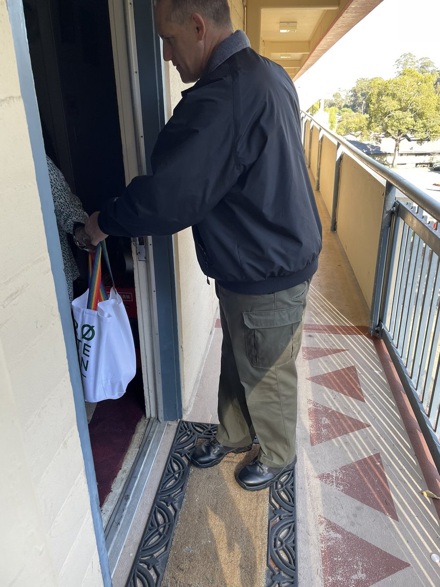 MarinSheriff's tweet image. Got the opportunity to help out @PerformingStars deliver food for Thanksgiving today. Thank you for asking us to be part of your great tradition of giving to the community. 

#community #inpartnership