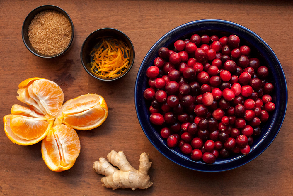 ActivelyNW's tweet photo. Did you know that just one-third of a cup of canned cranberry sauce has more sugar than an entire can of soda? Luckily, making fresh cranberry sauce couldn't be easier! Here are some of our favorite healthy cranberry sauce recipes for Thanksgiving!🦃 🍁  https://t.co/ooIKDTVAsV https://t.co/mkQacnxv23