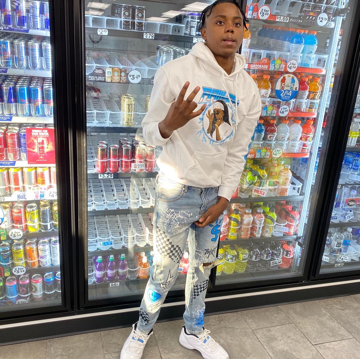 _Marlon5's tweet photo. 11/23/02 young ass king was born🤴🏽
#RipNine💙
#RipNino❤️ https://t.co/QUosil2Iof